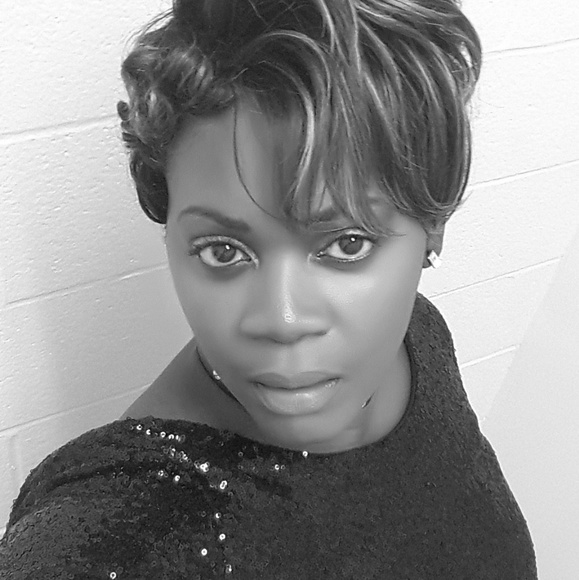 Meet your Posher, Shelly - Picture 1 of 1